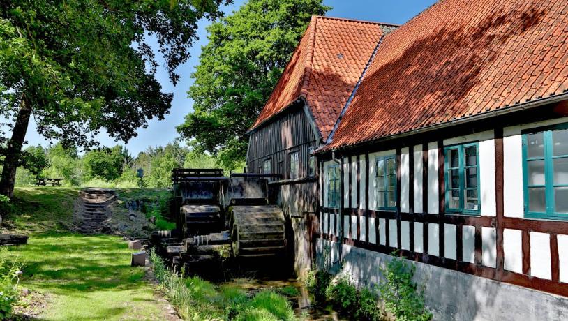 Møllehjulet ved Børkop Vandmølle en sommerdag