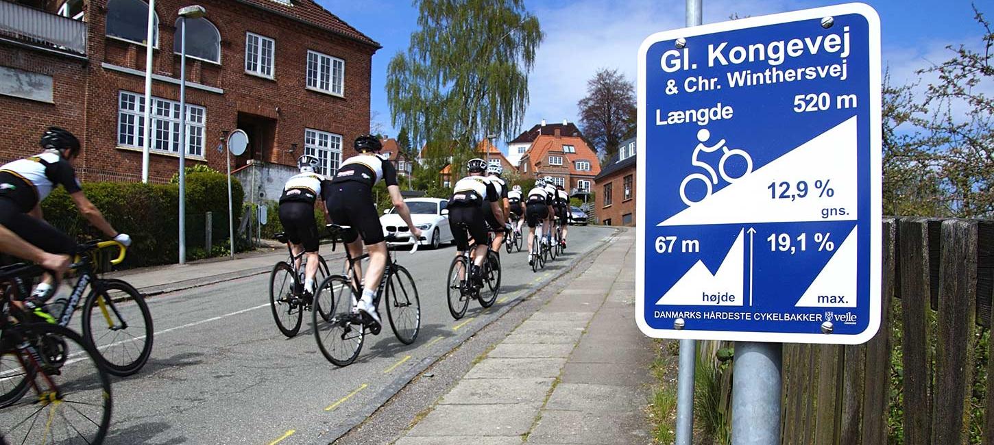 Cyclists cycle up Gl. Kongevej, one of Denmark's toughest cycling hills