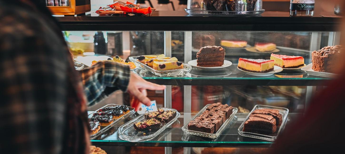 Cake in the coffee house at Bindeballe Købmandsgård