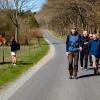 A group of people whike along the hiking route Rans Togt