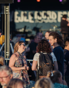 People in front of the stage at the Vejle Fjordfestival